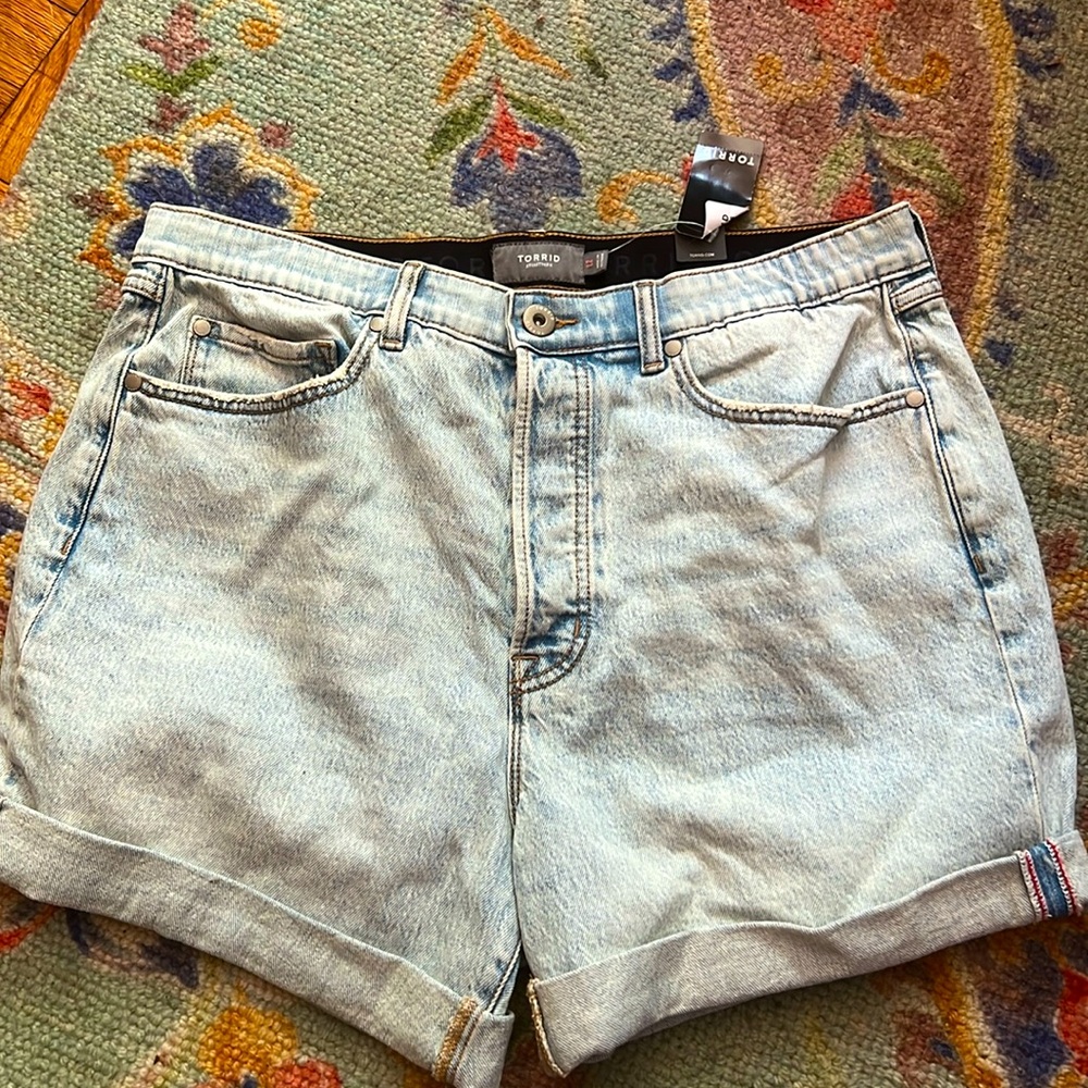 NWT Torrid mom jean shorts size : 12